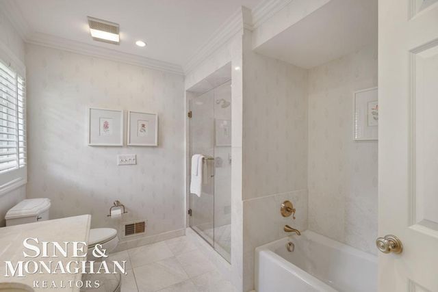 22 Windemere Place, Grosse Pointe Farms, MI 48236