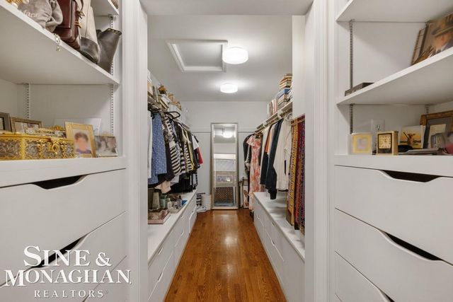 22 Windemere Place, Grosse Pointe Farms, MI 48236