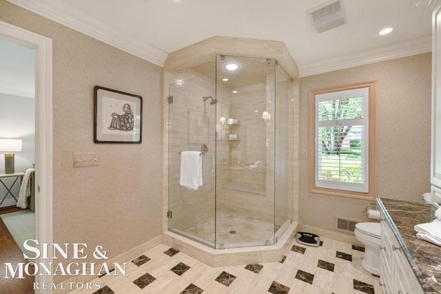 22 Windemere Place, Grosse Pointe Farms, MI 48236