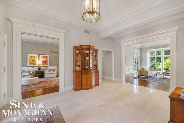 22 Windemere Place, Grosse Pointe Farms, MI 48236