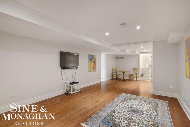 22 Windemere Place, Grosse Pointe Farms, MI 48236