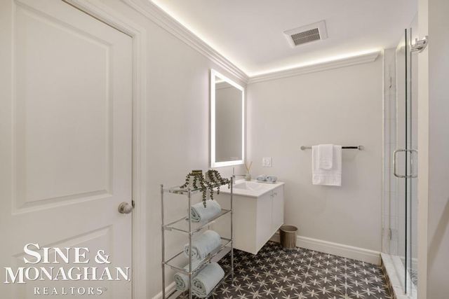 22 Windemere Place, Grosse Pointe Farms, MI 48236