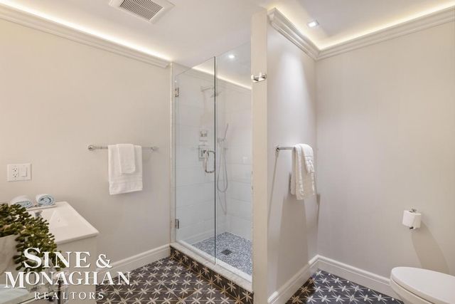 22 Windemere Place, Grosse Pointe Farms, MI 48236