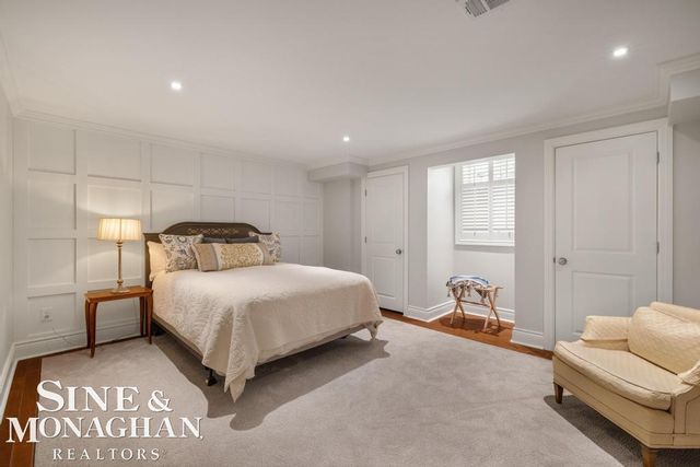 22 Windemere Place, Grosse Pointe Farms, MI 48236