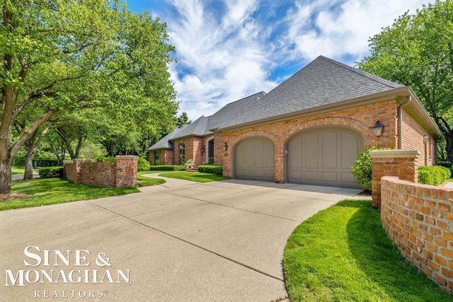 22 Windemere Place, Grosse Pointe Farms, MI 48236