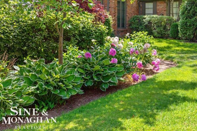 22 Windemere Place, Grosse Pointe Farms, MI 48236