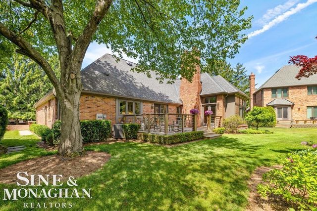 22 Windemere Place, Grosse Pointe Farms, MI 48236