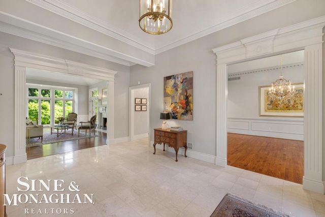 22 Windemere Place, Grosse Pointe Farms, MI 48236