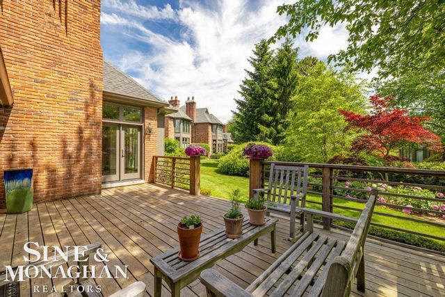 22 Windemere Place, Grosse Pointe Farms, MI 48236