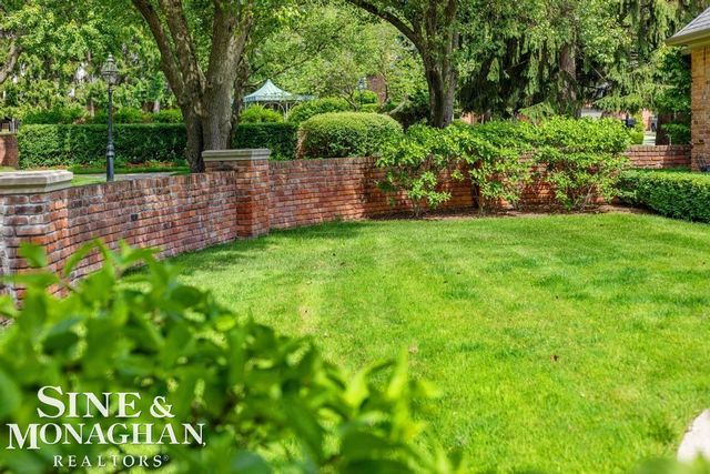 22 Windemere Place, Grosse Pointe Farms, MI 48236