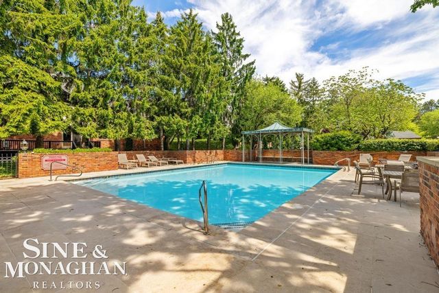 22 Windemere Place, Grosse Pointe Farms, MI 48236