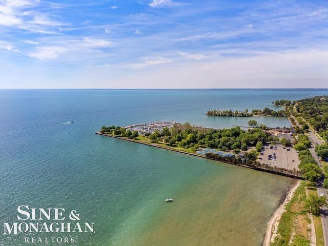 22 Windemere Place, Grosse Pointe Farms, MI 48236