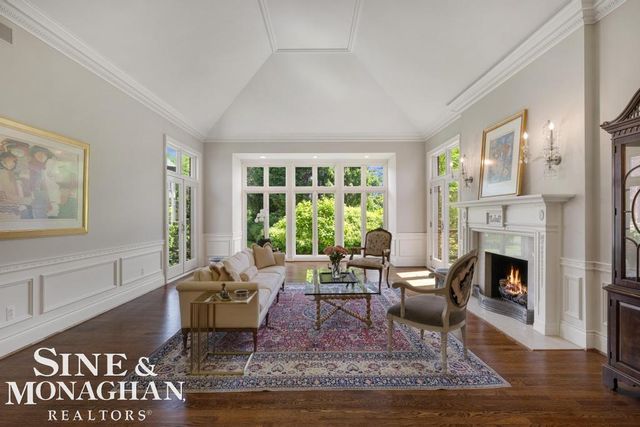 22 Windemere Place, Grosse Pointe Farms, MI 48236