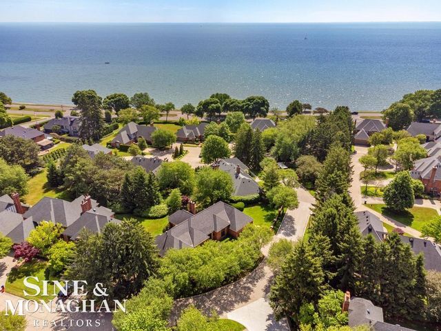 22 Windemere Place, Grosse Pointe Farms, MI 48236