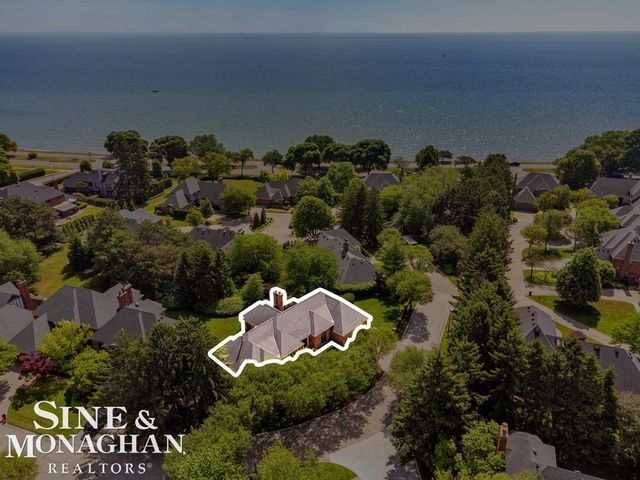 22 Windemere Place, Grosse Pointe Farms, MI 48236