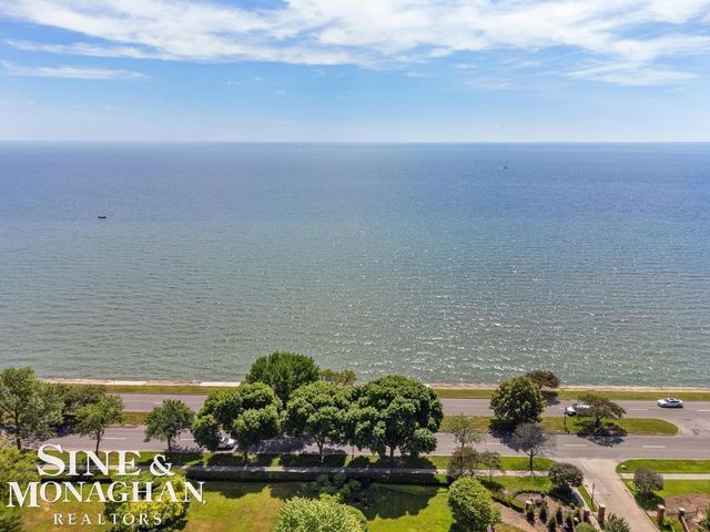 22 Windemere Place, Grosse Pointe Farms, MI 48236