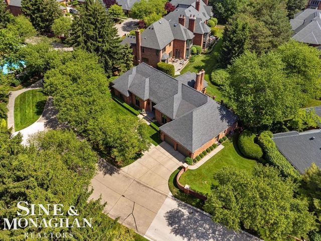 22 Windemere Place, Grosse Pointe Farms, MI 48236