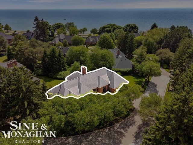 22 Windemere Place, Grosse Pointe Farms, MI 48236