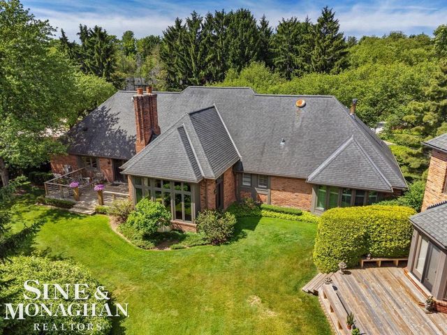 22 Windemere Place, Grosse Pointe Farms, MI 48236