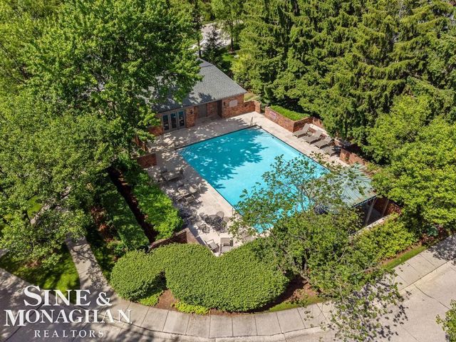 22 Windemere Place, Grosse Pointe Farms, MI 48236