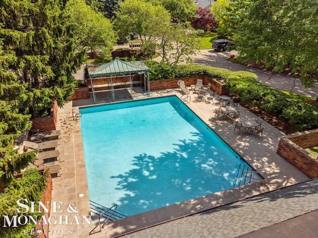 22 Windemere Place, Grosse Pointe Farms, MI 48236