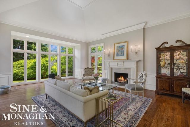 22 Windemere Place, Grosse Pointe Farms, MI 48236