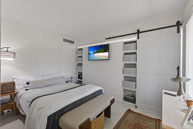 2532 S Boundbrook Dr S 102, Palm Springs, FL 33406