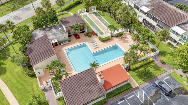 2532 S Boundbrook Dr S 102, Palm Springs, FL 33406