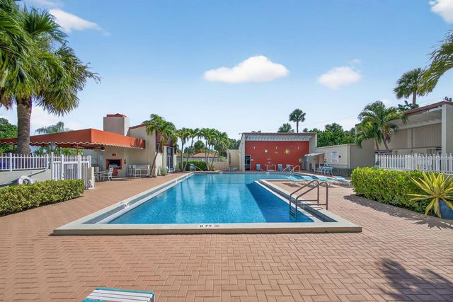 2532 S Boundbrook Dr S 102, Palm Springs, FL 33406