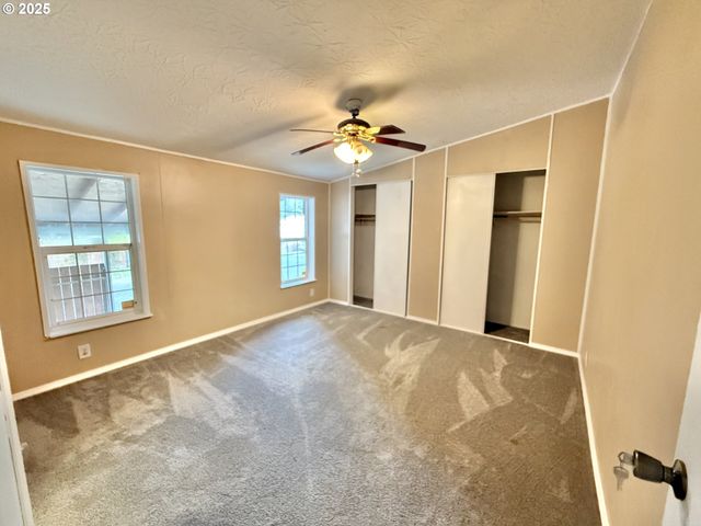 1282 E 3RD St 37, Lafayette, OR 97127