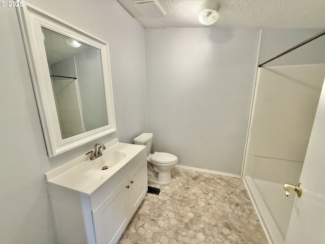 1282 E 3RD St 37, Lafayette, OR 97127