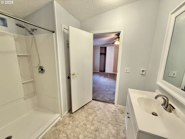 1282 E 3RD St 37, Lafayette, OR 97127