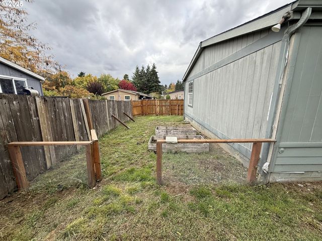 1282 E 3RD St 37, Lafayette, OR 97127