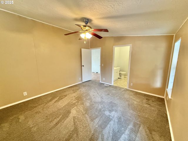 1282 E 3RD St 37, Lafayette, OR 97127