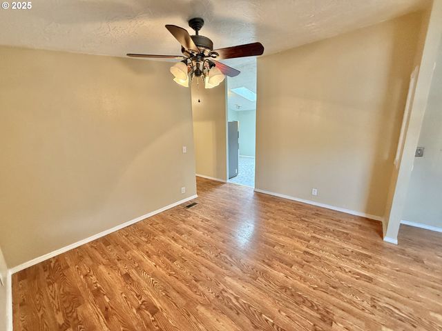 1282 E 3RD St 37, Lafayette, OR 97127