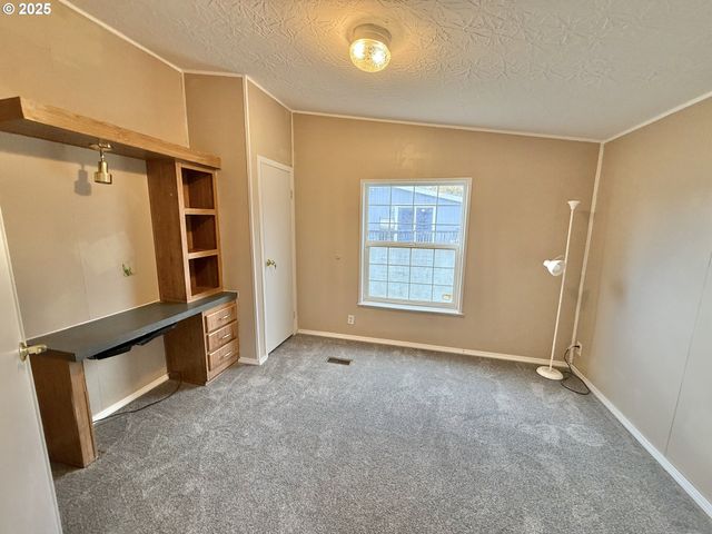 1282 E 3RD St 37, Lafayette, OR 97127
