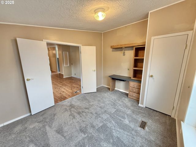 1282 E 3RD St 37, Lafayette, OR 97127