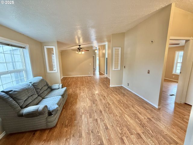 1282 E 3RD St 37, Lafayette, OR 97127