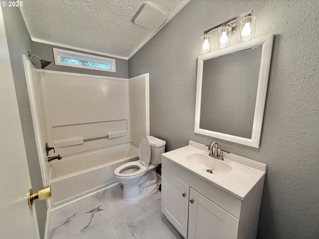 1282 E 3RD St 37, Lafayette, OR 97127