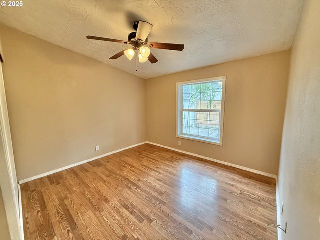 1282 E 3RD St 37, Lafayette, OR 97127
