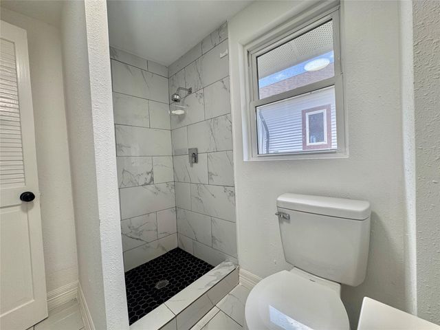 27 Norwood St 4, Houston, TX 77011