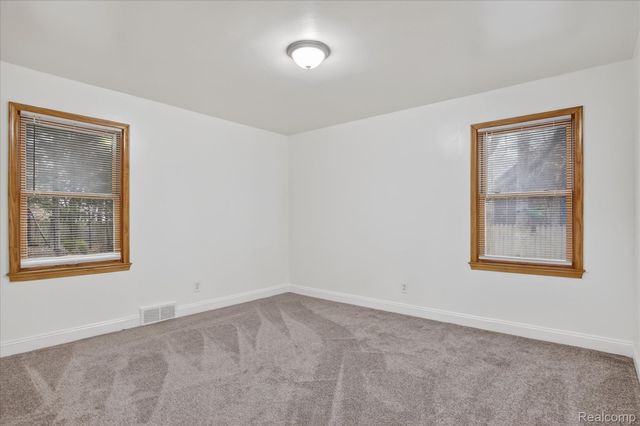 18671 Huntington Avenue, Harper Woods, MI 48225