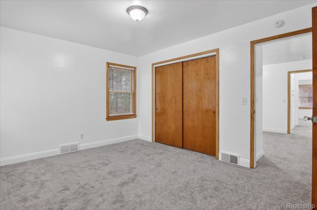 18671 Huntington Avenue, Harper Woods, MI 48225