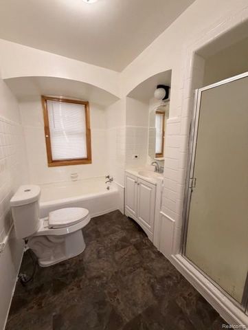 18671 Huntington Avenue, Harper Woods, MI 48225