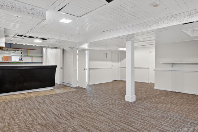 18671 Huntington Avenue, Harper Woods, MI 48225