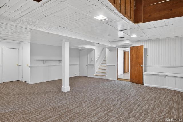 18671 Huntington Avenue, Harper Woods, MI 48225