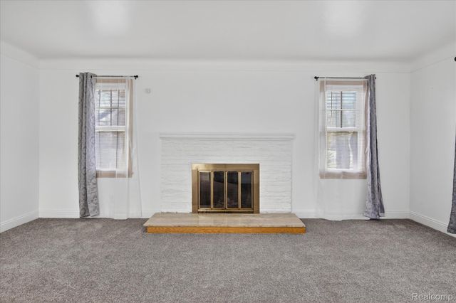 18671 Huntington Avenue, Harper Woods, MI 48225