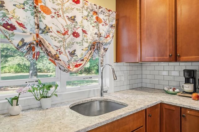 17 Walnut Court 17, Rockland, MA 02370