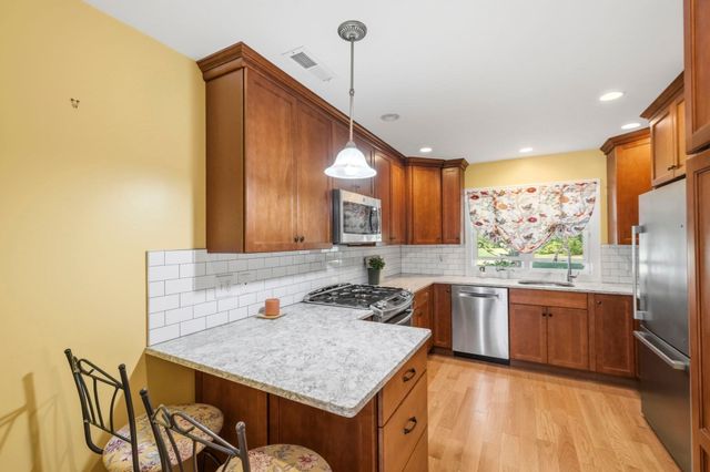 17 Walnut Court 17, Rockland, MA 02370