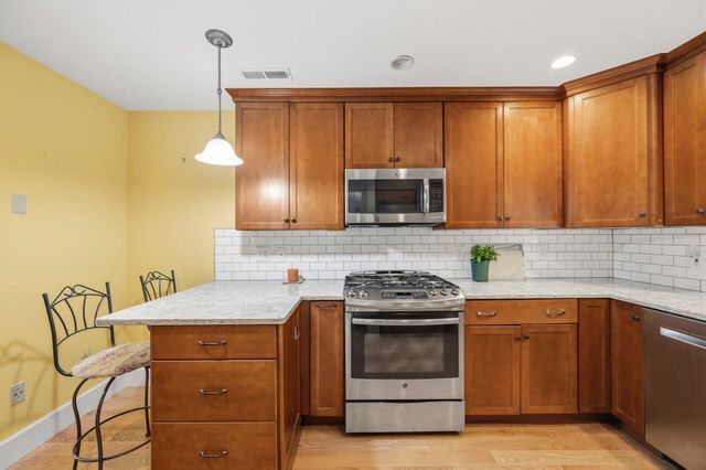 17 Walnut Court 17, Rockland, MA 02370